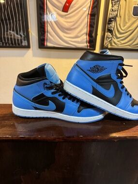 Jordan 1 Mid Men’s Sneakers in University Blue and Black